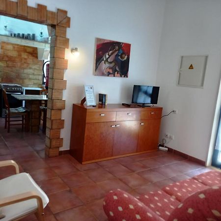 Quinta Das Aves - Apartamento T2 Com Piscina Comum Odiaxere Bagian luar foto