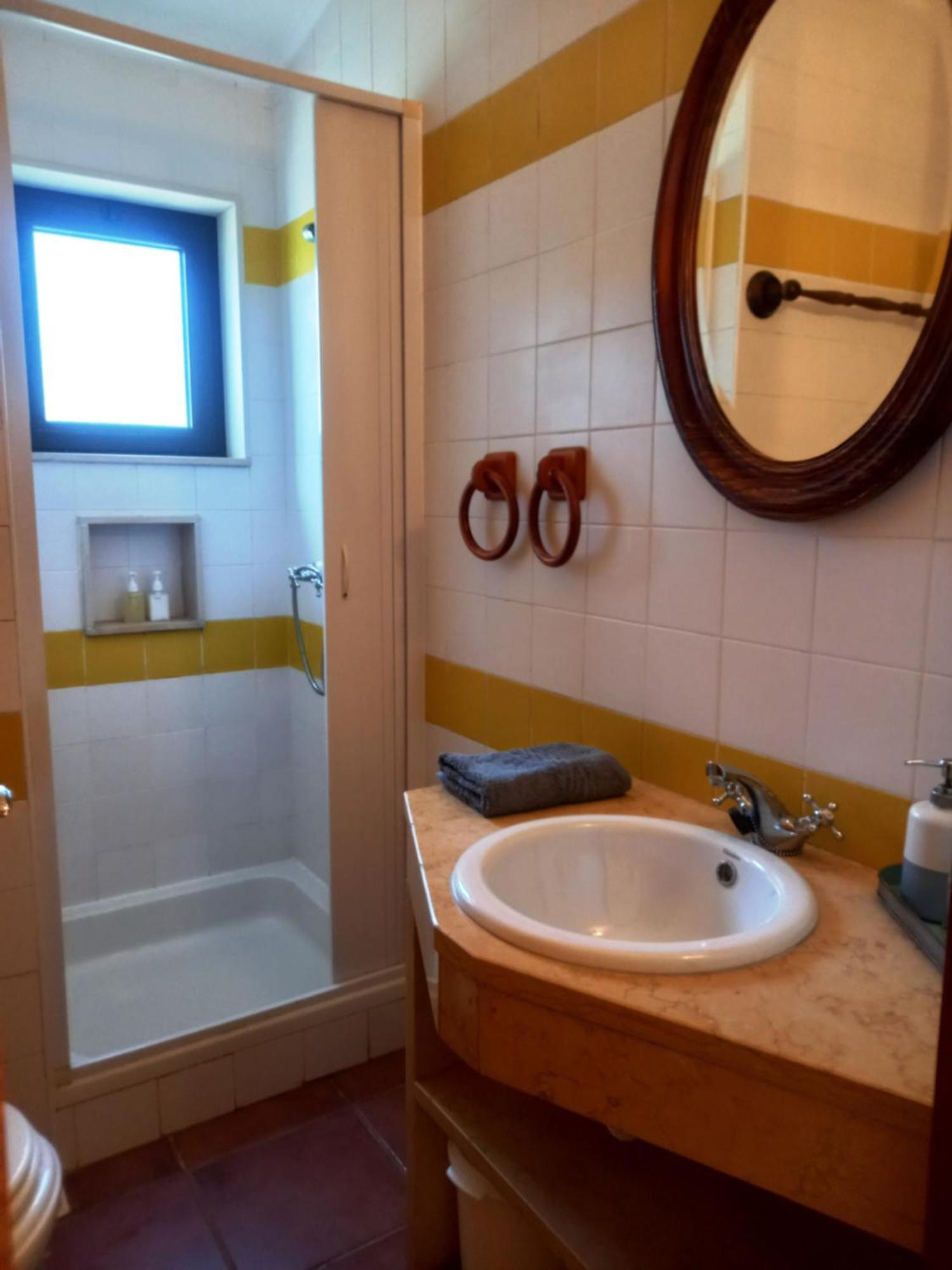 Quinta Das Aves - Apartamento T2 Com Piscina Comum Odiaxere Bagian luar foto
