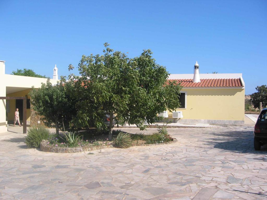 Quinta Das Aves - Apartamento T2 Com Piscina Comum Odiaxere Bagian luar foto