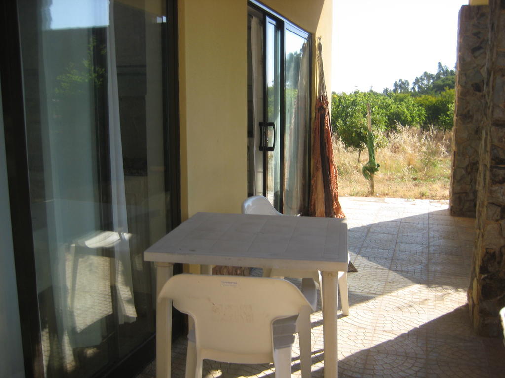 Quinta Das Aves - Apartamento T2 Com Piscina Comum Odiaxere Ruang foto