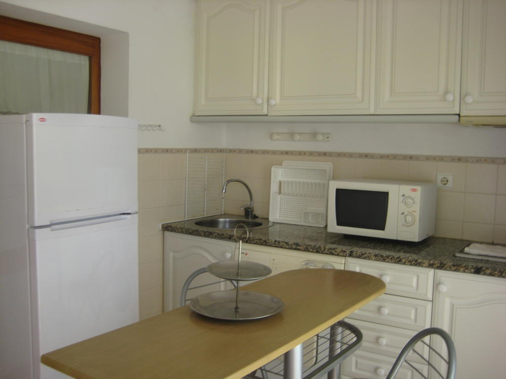 Quinta Das Aves - Apartamento T2 Com Piscina Comum Odiaxere Ruang foto