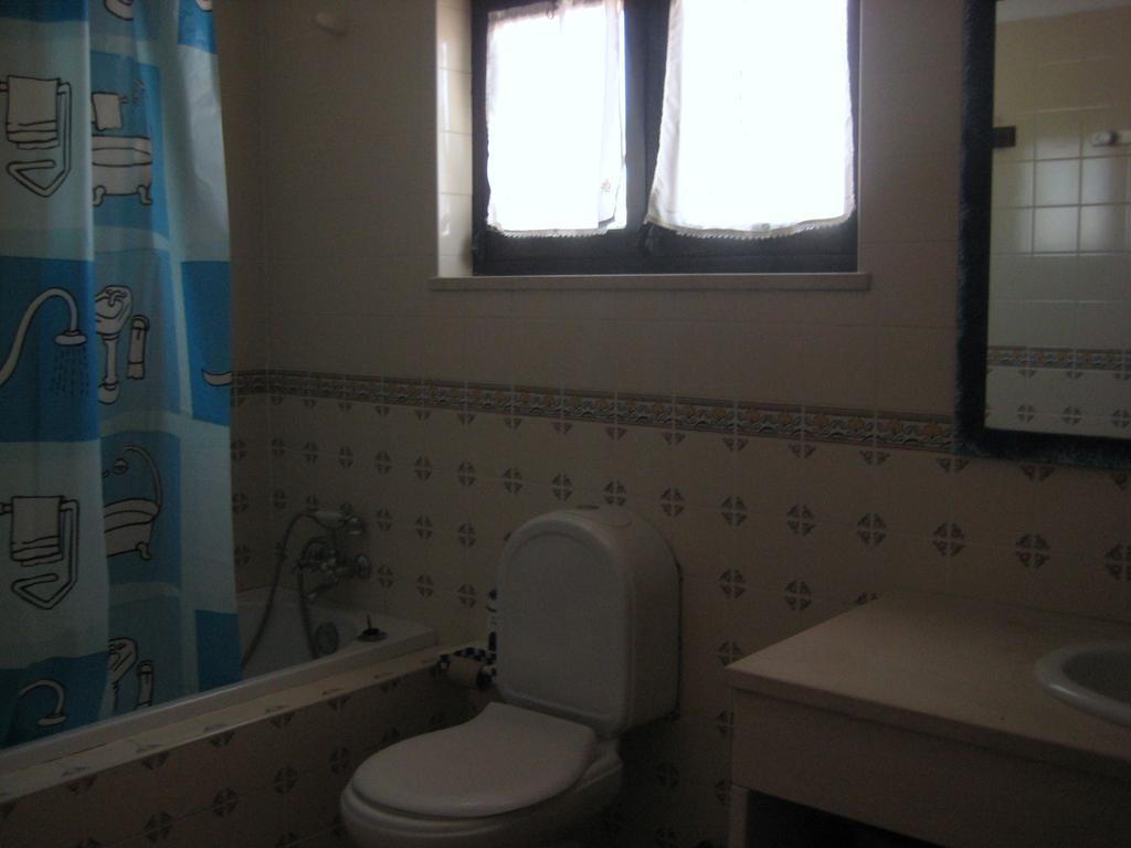 Quinta Das Aves - Apartamento T2 Com Piscina Comum Odiaxere Ruang foto